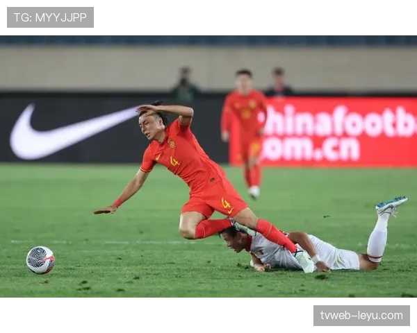 鲁伊斯首秀闪耀国足，亮眼表现助球队迎战强敌
