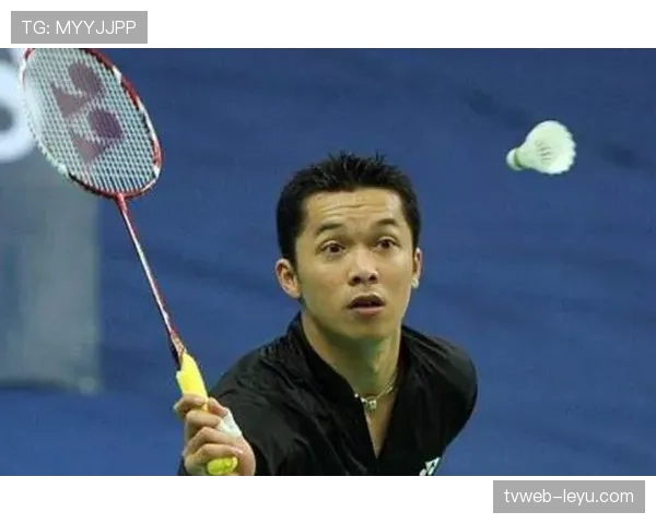 陶菲克戴墨镜逛精品店，店员愣住了——赛场上那个疯子去哪儿了