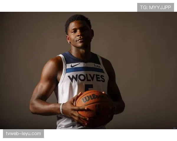 爱德华兹无球切入效率提升，主导森林狼外线进攻