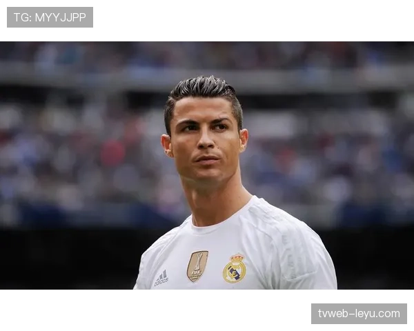 C罗穿的那件外套标签价，我看完直接决定吃土